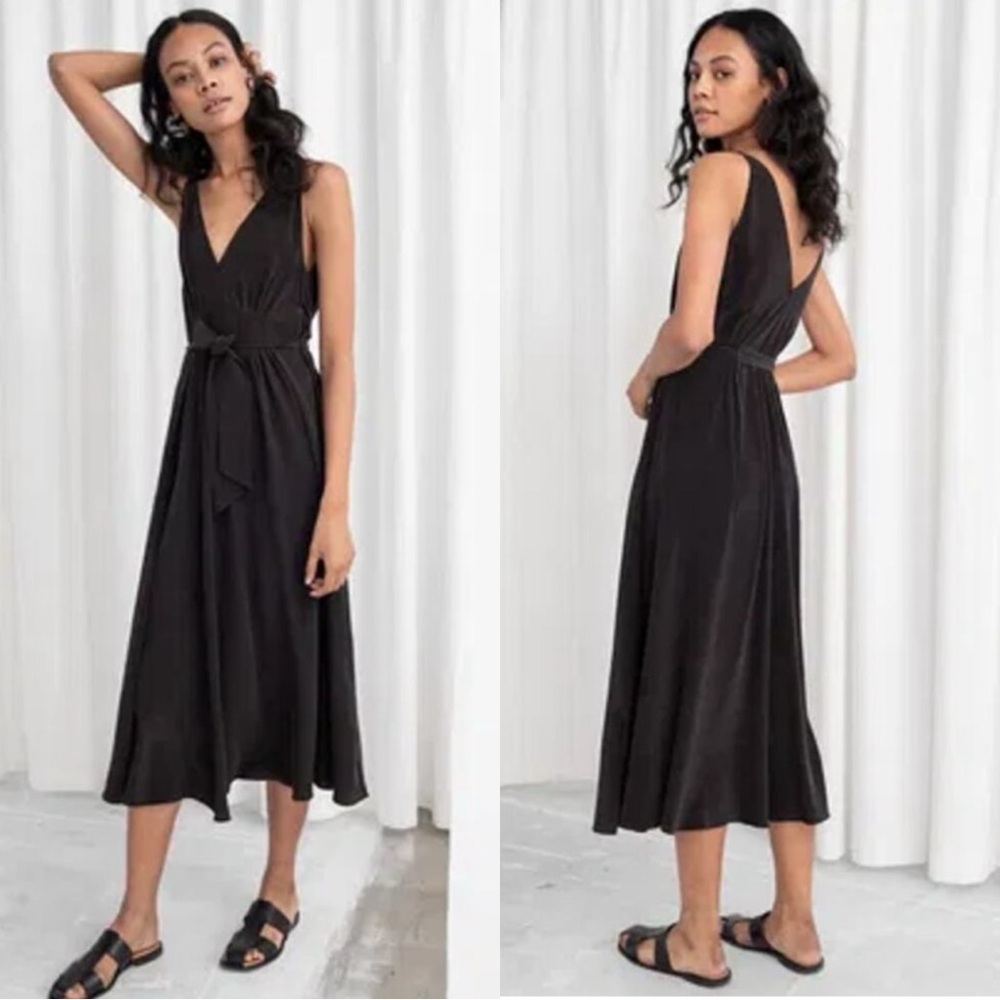 & Other Stories Black Midi Dress with Flattering Silhouette